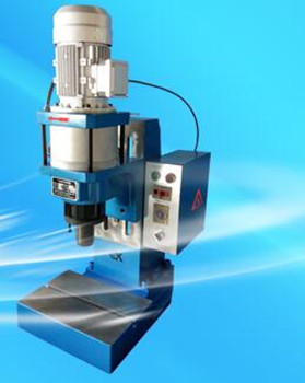 液壓鉚接機的模具有多少個？ 