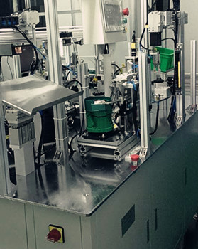 哪些因素會引起全自動送料鉚接機磨損？