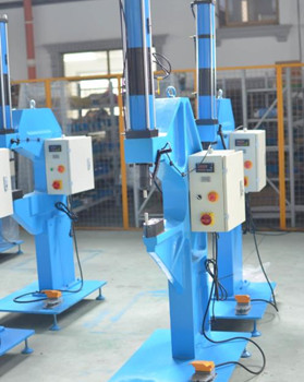 鉚接機(jī)定制時(shí)需要注意哪些？這幾個(gè)方面需留意！