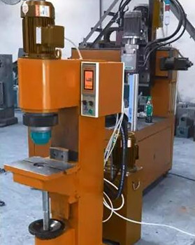 鉚接機(jī)廠家有哪些規(guī)格型號(hào)？