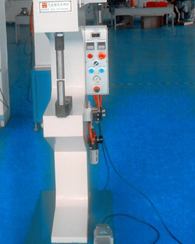 氣壓鉚接機(jī)運(yùn)行前需做好哪些準(zhǔn)備工作？