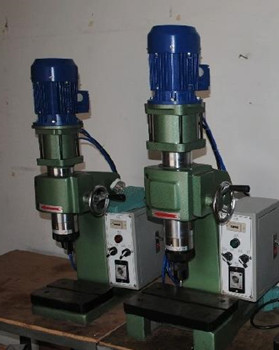 南京廠家怎么選擇合適的氣壓鉚接機？